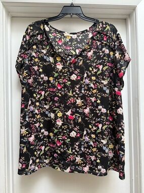 Pleione Floral V-Neck Short Sleeve Blouse